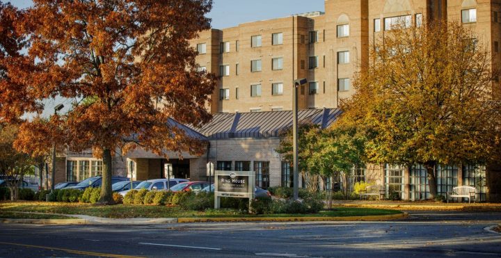 Exterior Independent Living residence at Charles E Smith Life Communities